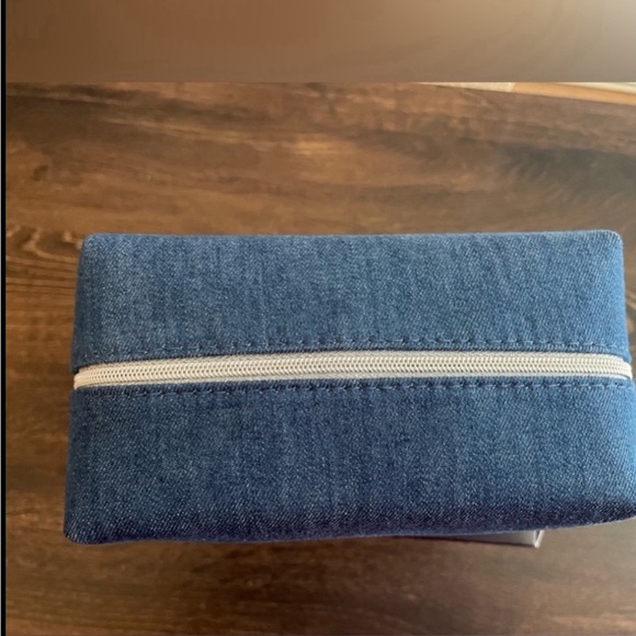 Dior cosmetic pouch with box - Picture 2 of 3